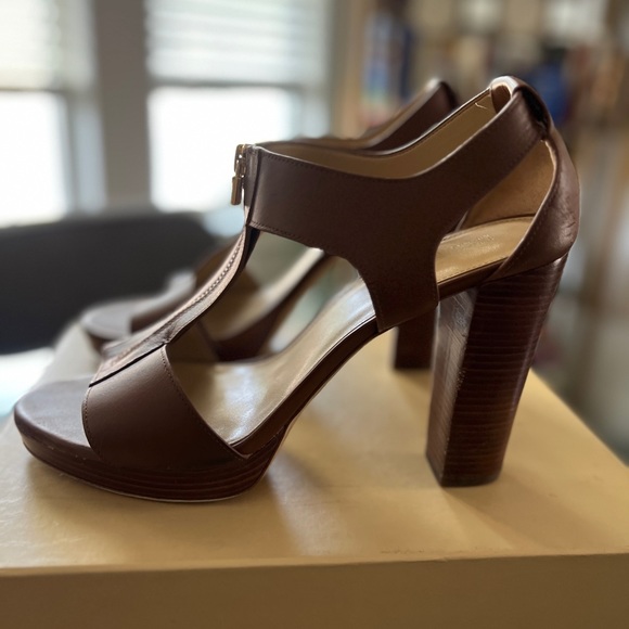 Micheal Kor, size 11, Tan, Berkley platform sandal - Picture 11 of 11